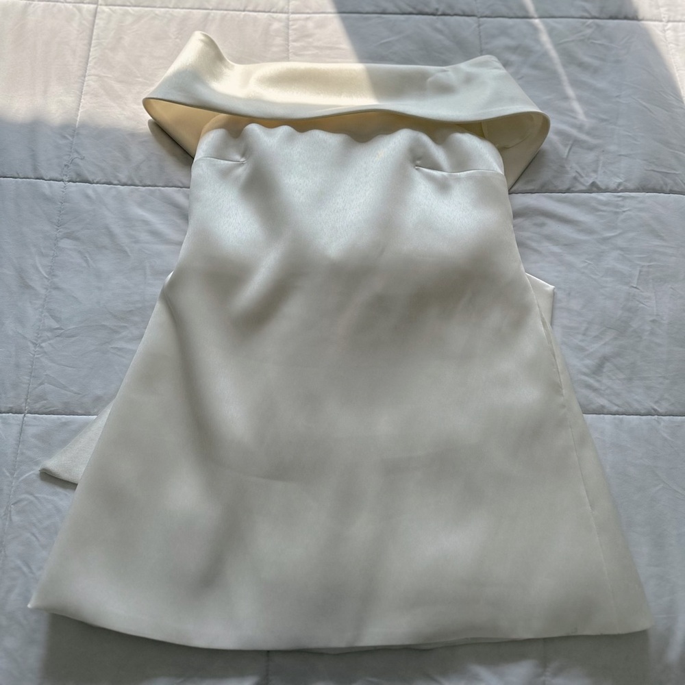 Amsale Off-The-Shoulder Shift Dress| IVORY